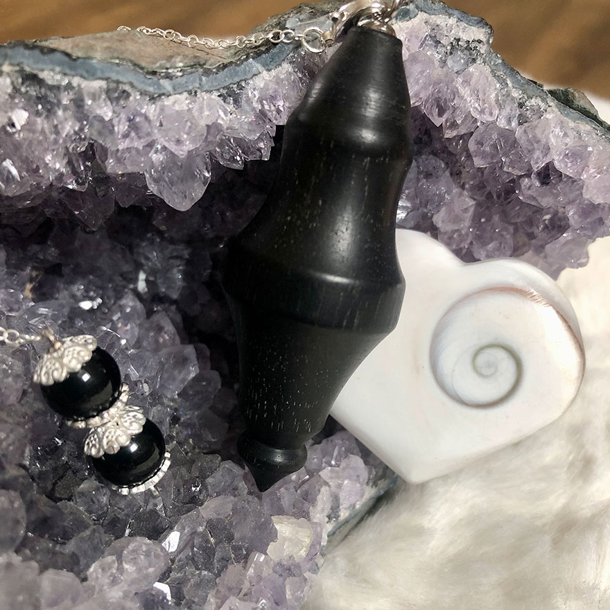 Pendule en ébène du Gabon (pendule 7)