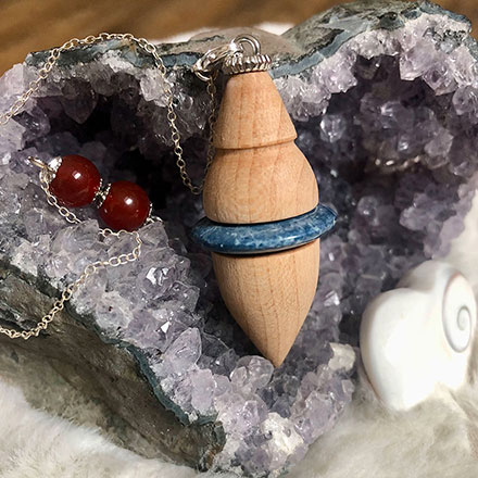 Pendule en érable sycomore et en pierre sodalite (pendule 5)